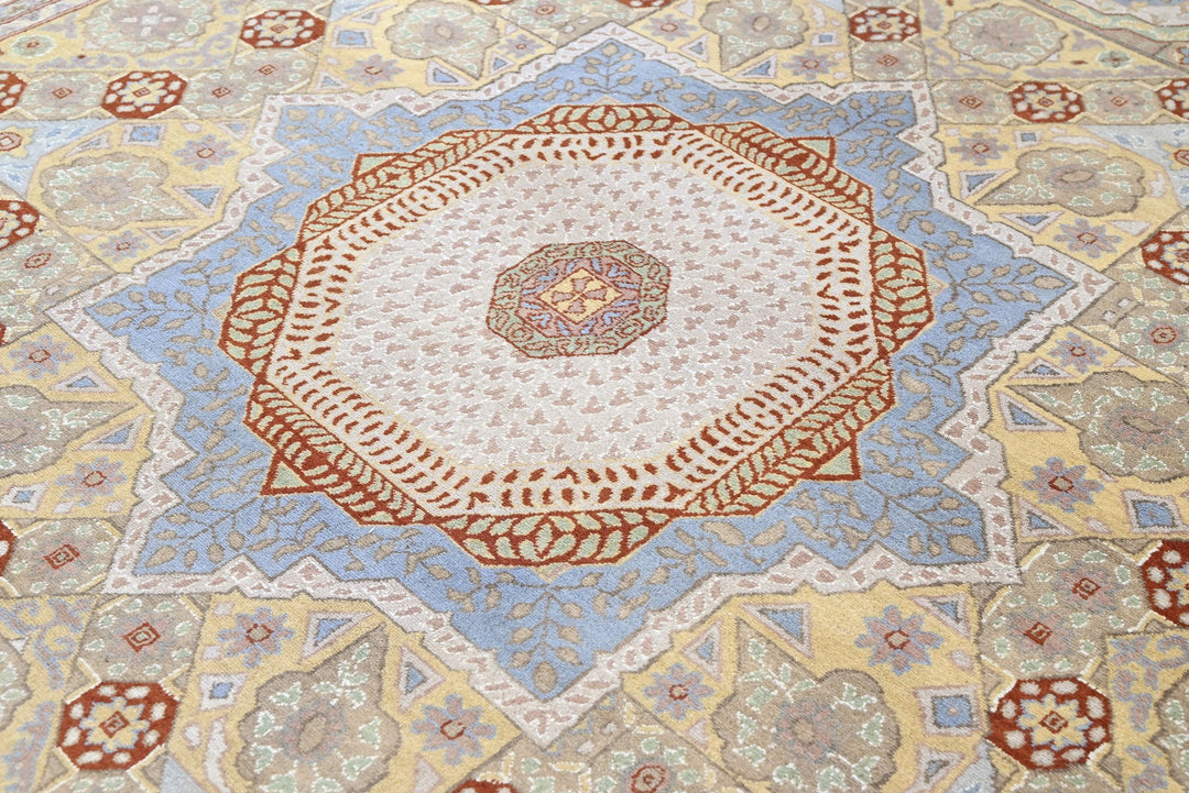 white Large rug 8' 0" x 10' 3"