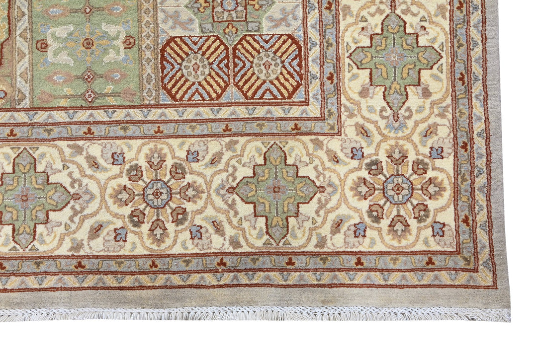white Large rug 8' 0" x 10' 3"