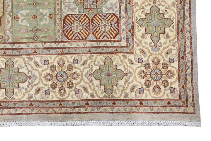 white Large rug 8' 0" x 10' 3"