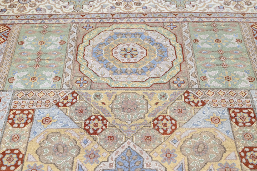 white Large rug 8' 0" x 10' 3"