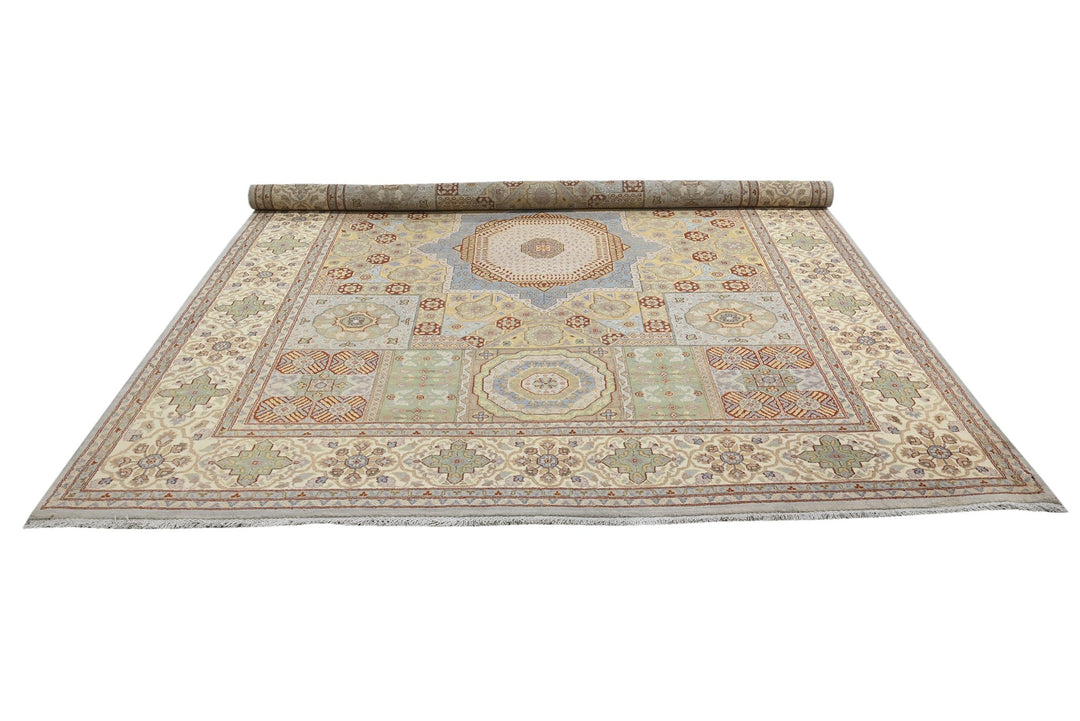 white Large rug 8' 0" x 10' 3"
