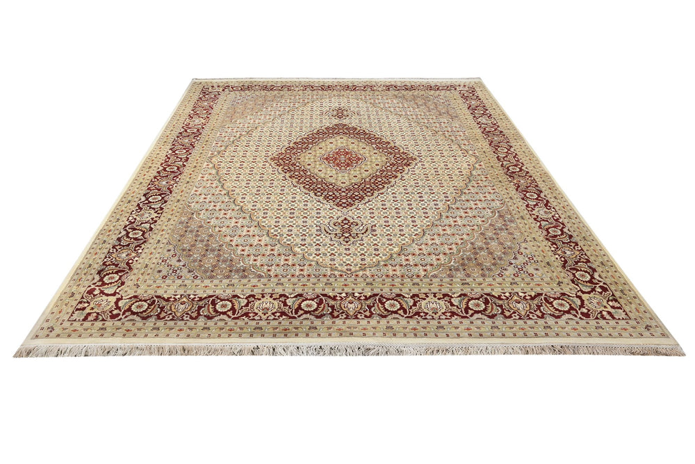 white Large rug 8' 0" x 10' 1"