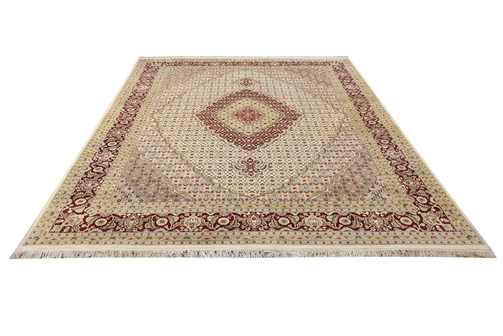 white Large rug 8' 0" x 10' 1"