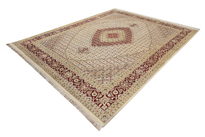 white Large rug 8' 0" x 10' 1"