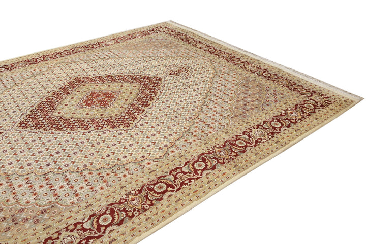 white Large rug 8' 0" x 10' 1"