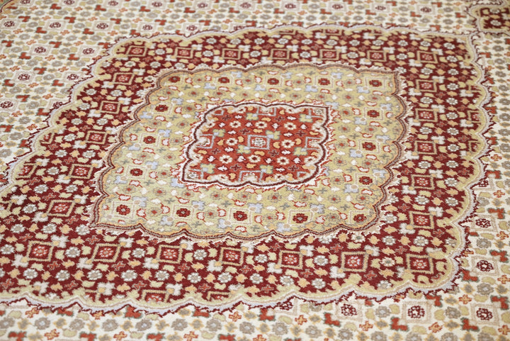white Large rug 8' 0" x 10' 1"