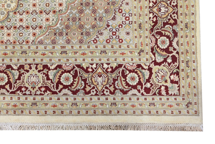 white Large rug 8' 0" x 10' 1"