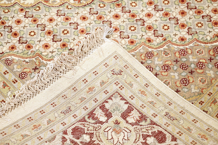 white Large rug 8' 0" x 10' 1"