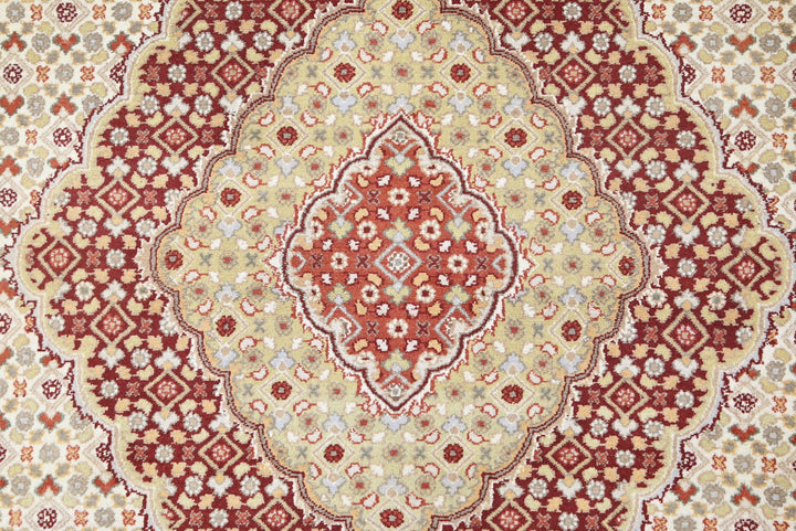 white Large rug 8' 0" x 10' 1"