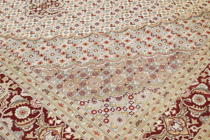 white Large rug 8' 0" x 10' 1"