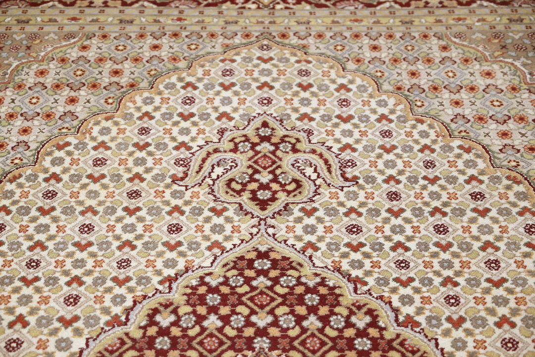 white Large rug 8' 0" x 10' 1"