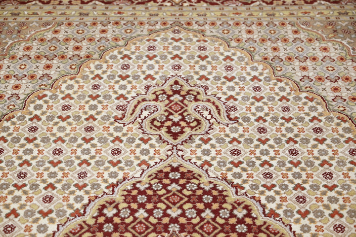 white Large rug 8' 0" x 10' 1"