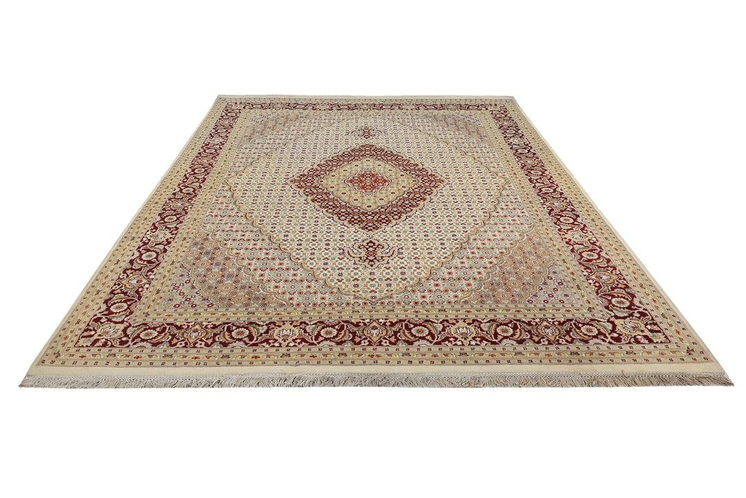 white Large rug 8' 0" x 10' 1"