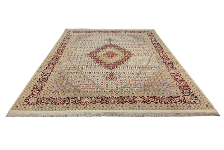white Large rug 8' 0" x 10' 1"