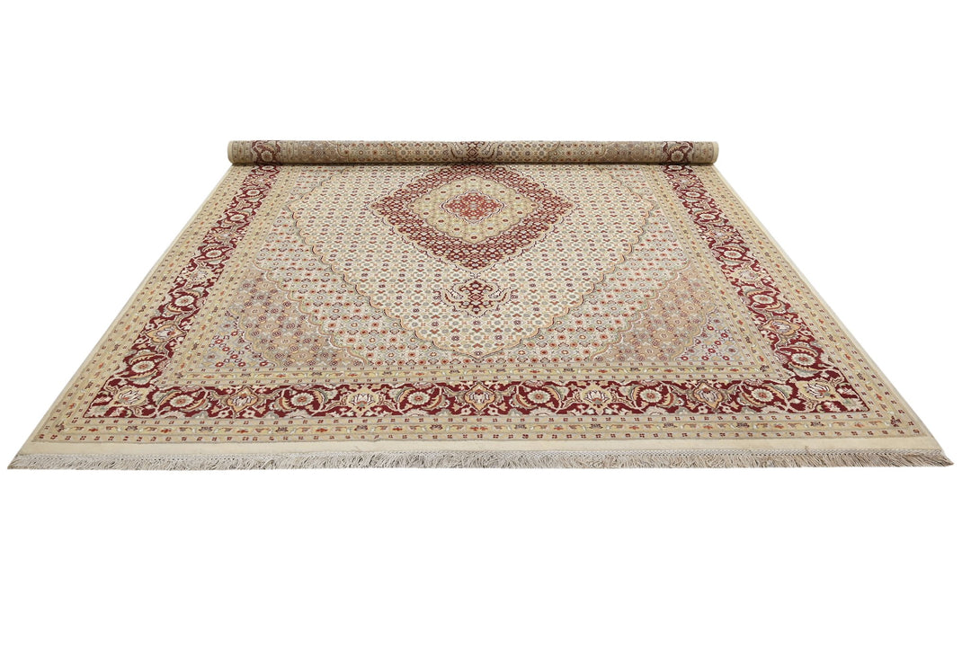 white Large rug 8' 0" x 10' 1"