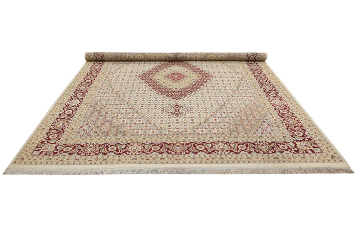 white Large rug 8' 0" x 10' 1"