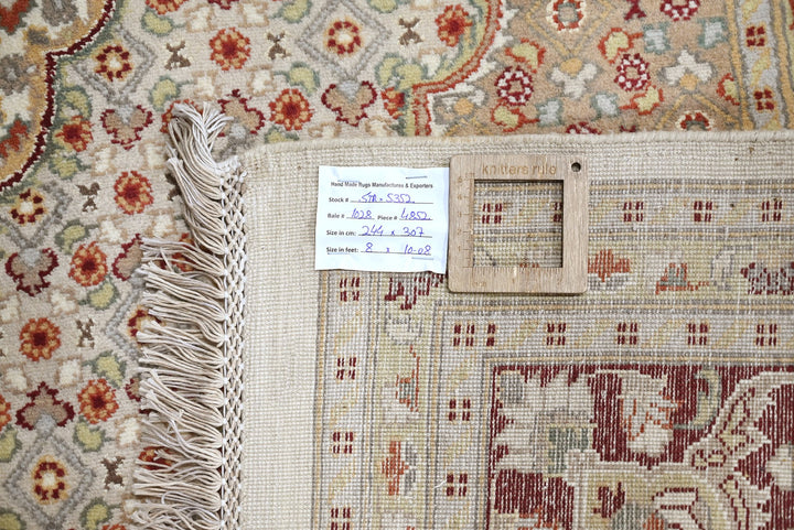 white Large rug 8' 0" x 10' 1"