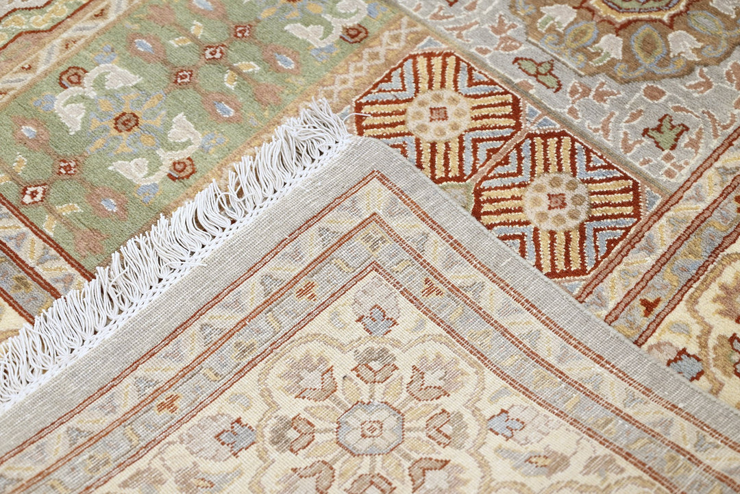 white Large rug 7' 10" x 10' 5"
