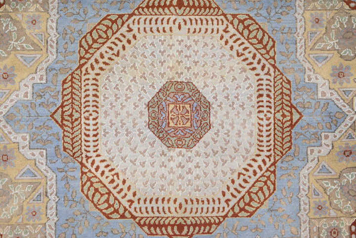 white Large rug 7' 10" x 10' 5"