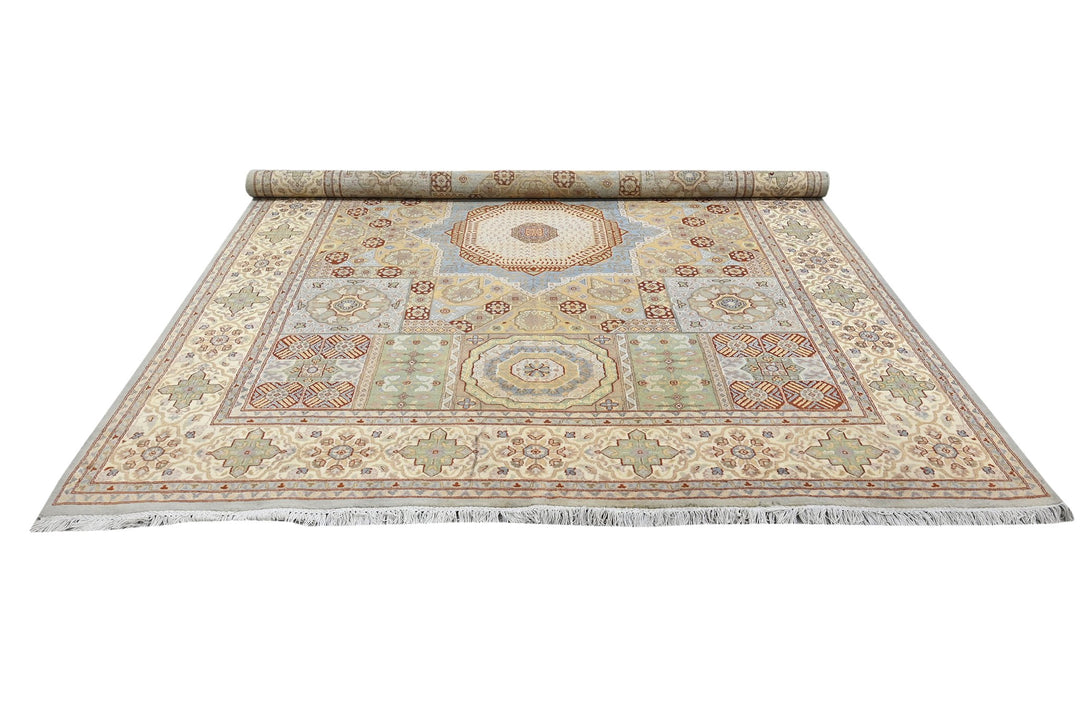 white Large rug 7' 10" x 10' 5"