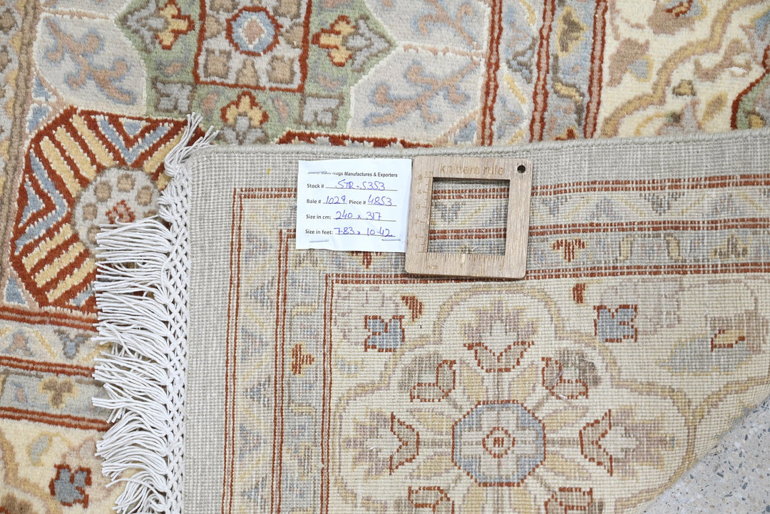 white Large rug 7' 10" x 10' 5"