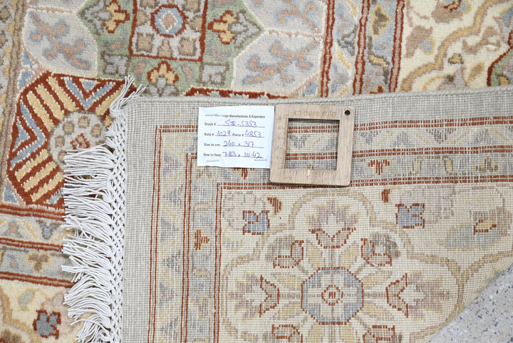 white Large rug 7' 10" x 10' 5"