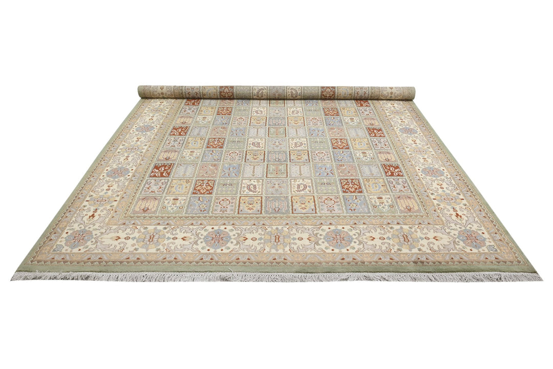 white Large rug 8' 1" x 10' 1"