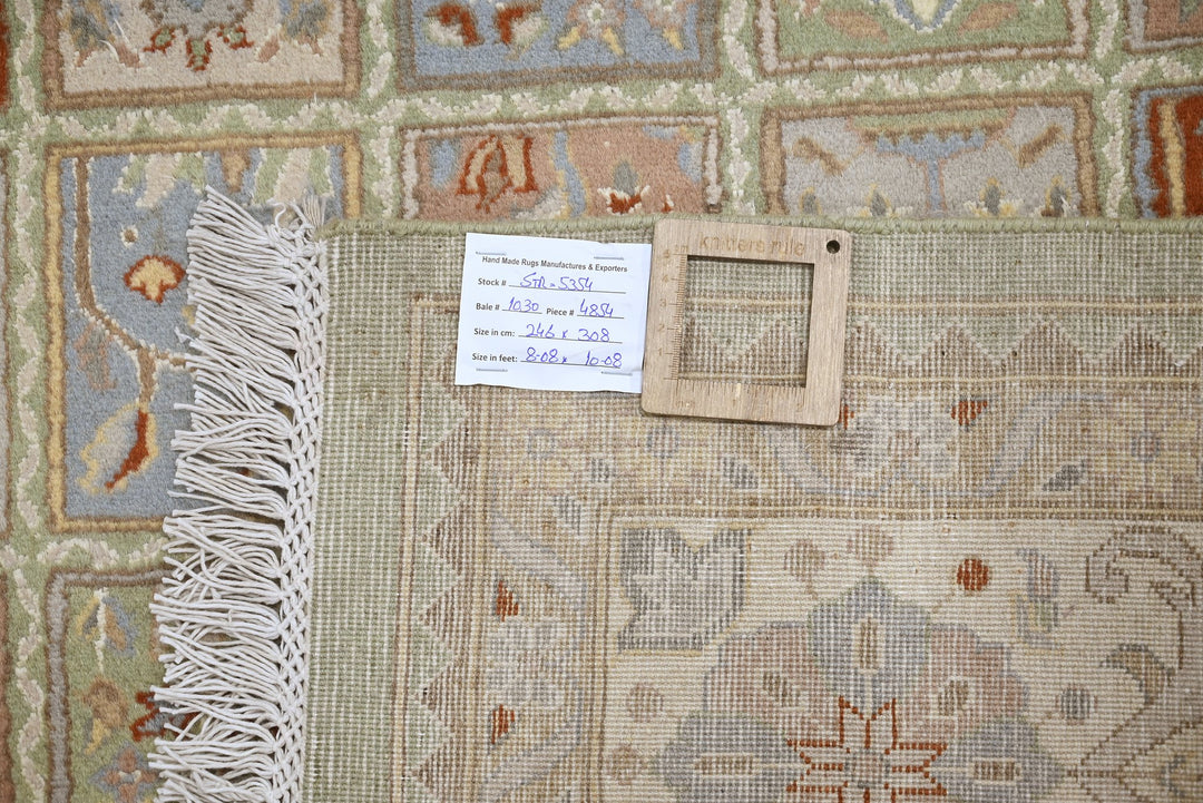 white Large rug 8' 1" x 10' 1"