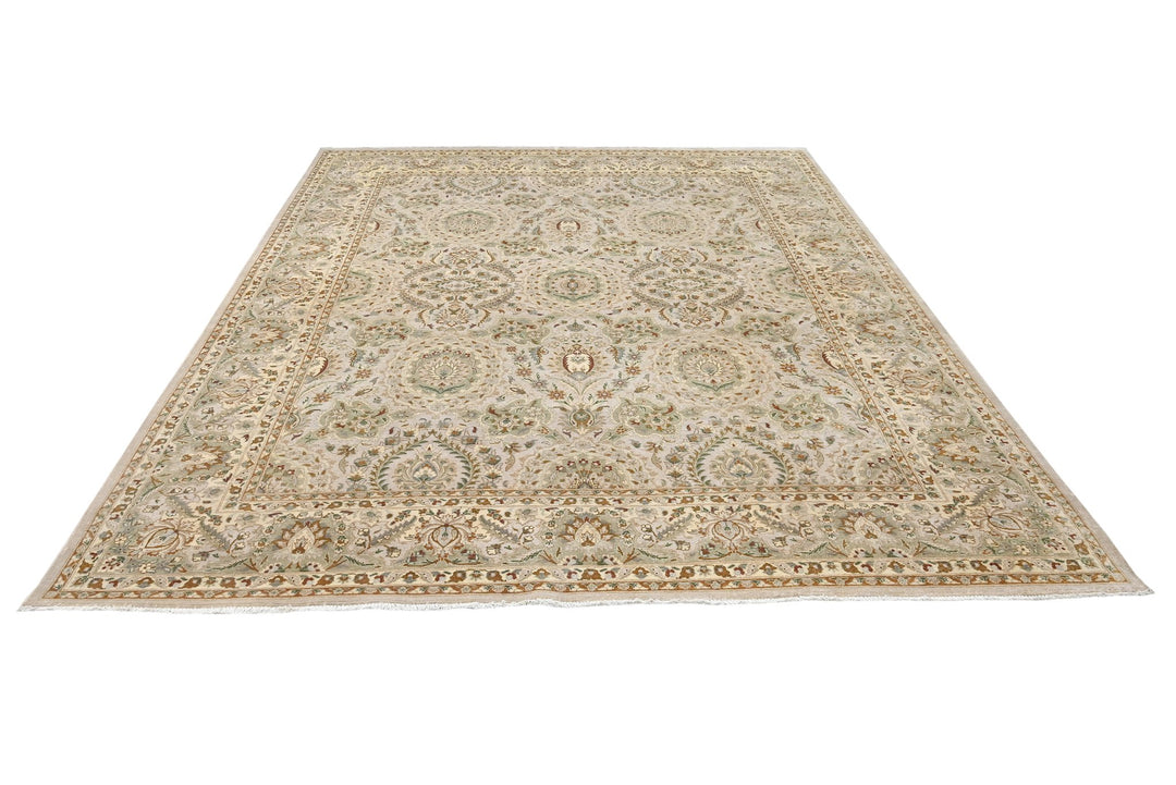 gray Large rug 8' 1" x 10' 3"