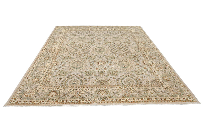gray Large rug 8' 1" x 10' 3"