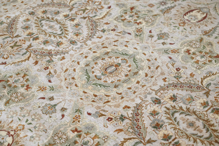 gray Large rug 8' 1" x 10' 3"