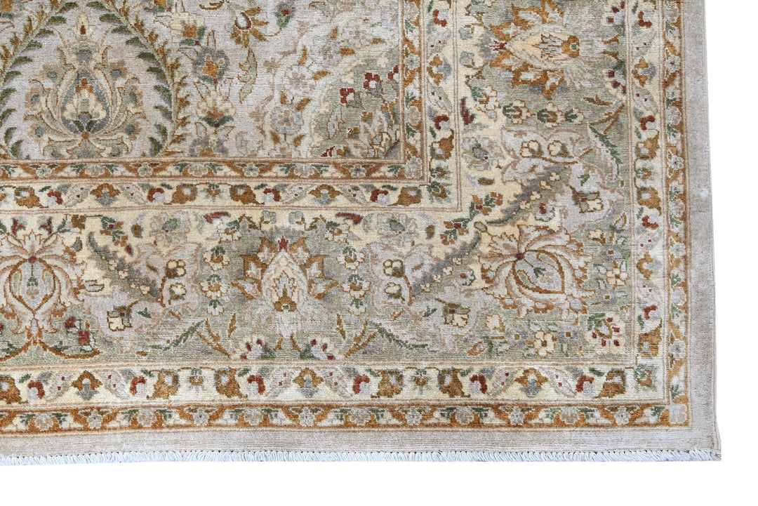 gray Large rug 8' 1" x 10' 3"