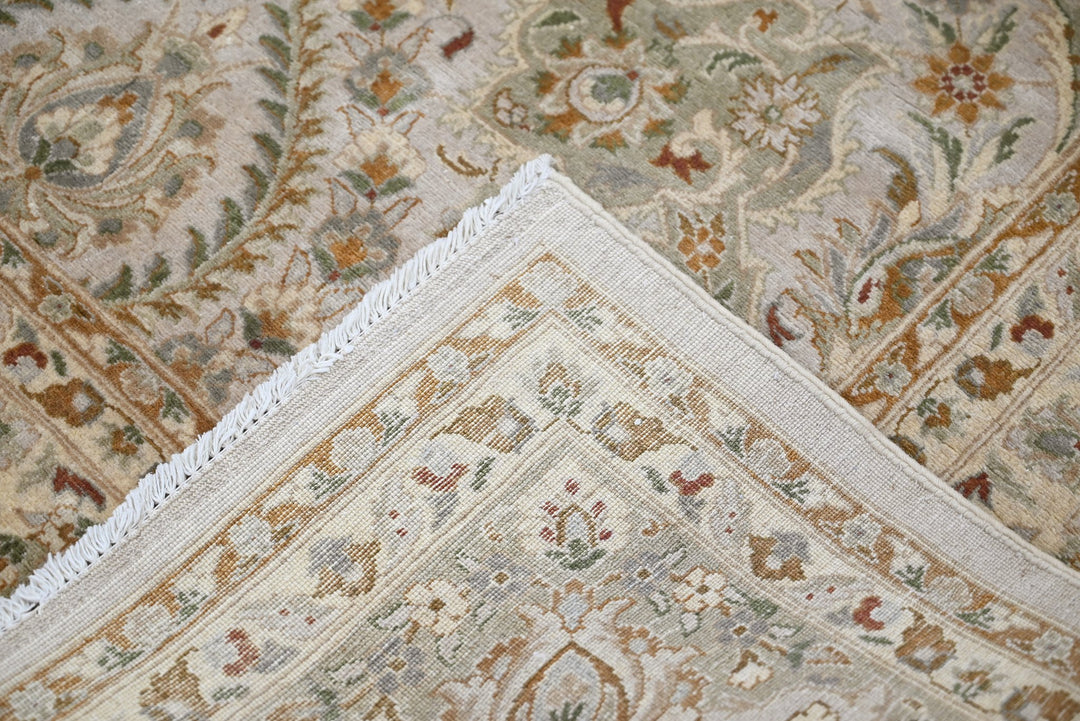 gray Large rug 8' 1" x 10' 3"