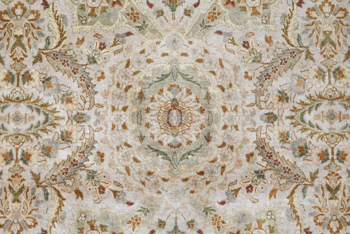 gray Large rug 8' 1" x 10' 3"