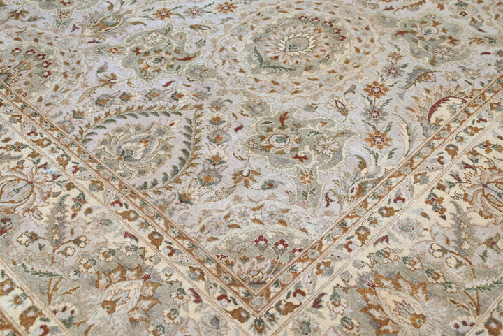 gray Large rug 8' 1" x 10' 3"