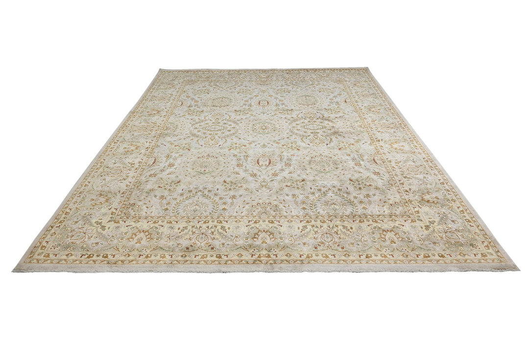 gray Large rug 8' 1" x 10' 3"