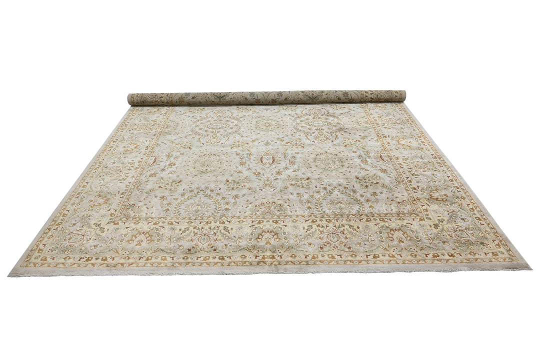gray Large rug 8' 1" x 10' 3"