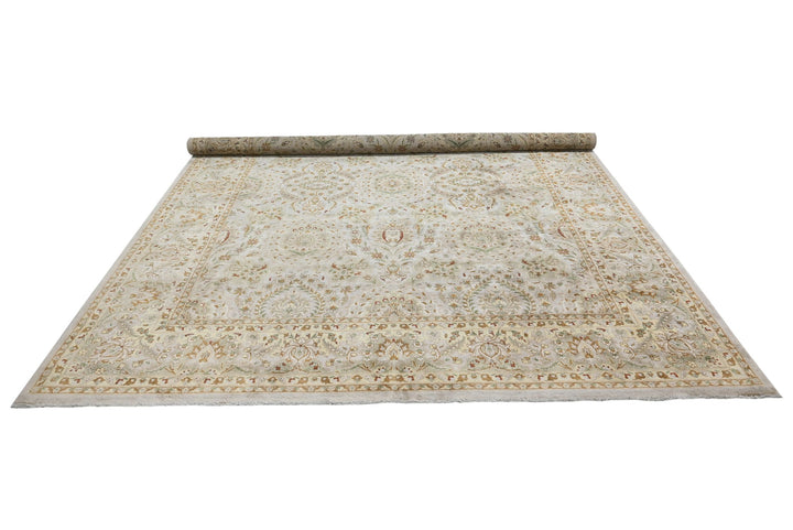 gray Large rug 8' 1" x 10' 3"