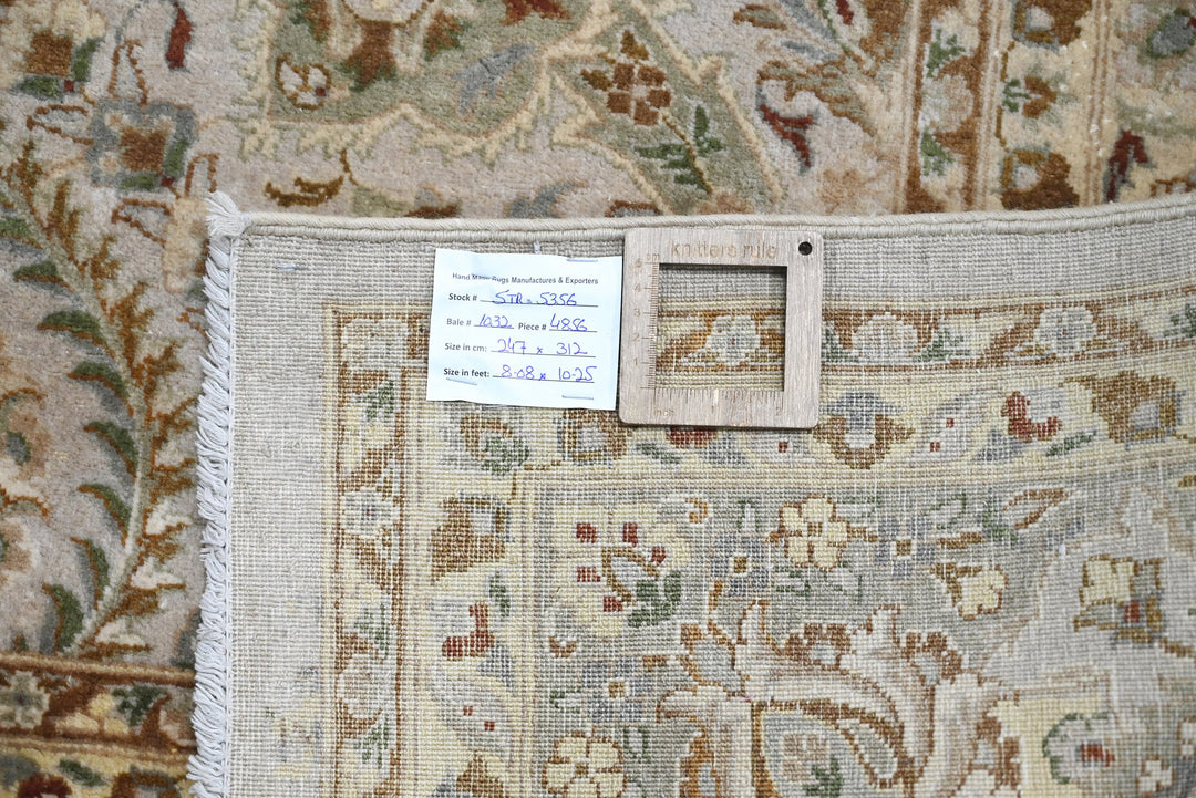 gray Large rug 8' 1" x 10' 3"