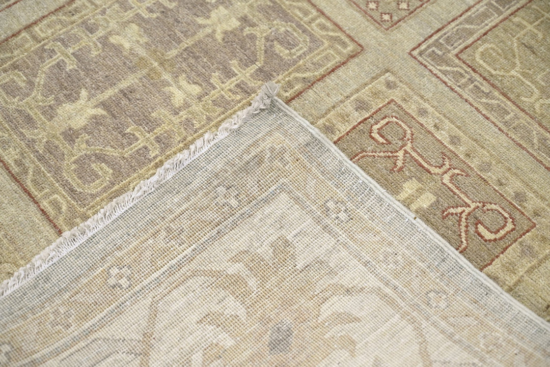 brown Large rug 6' 6" x 9' 8"