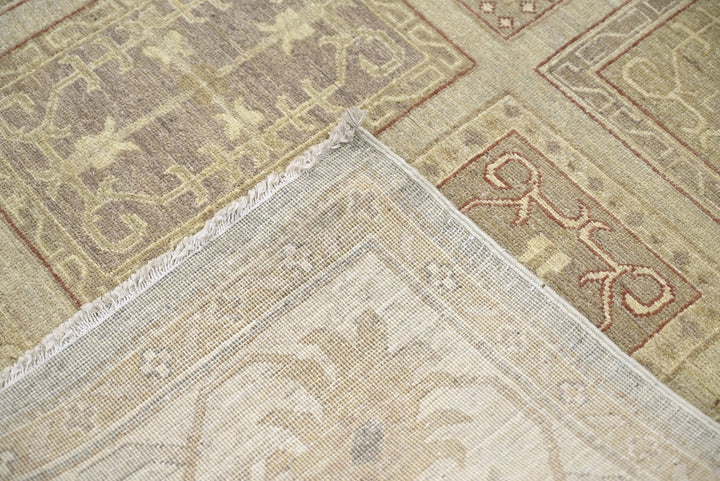 brown Large rug 6' 6" x 9' 8"