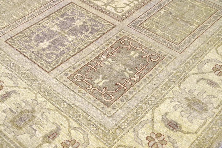 brown Large rug 6' 6" x 9' 8"