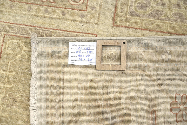 brown Large rug 6' 6" x 9' 8"