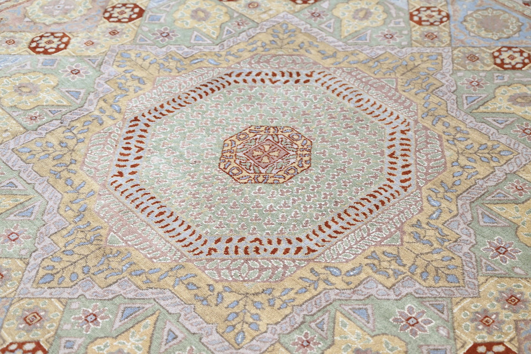 green Large rug 8' 0" x 10' 4"
