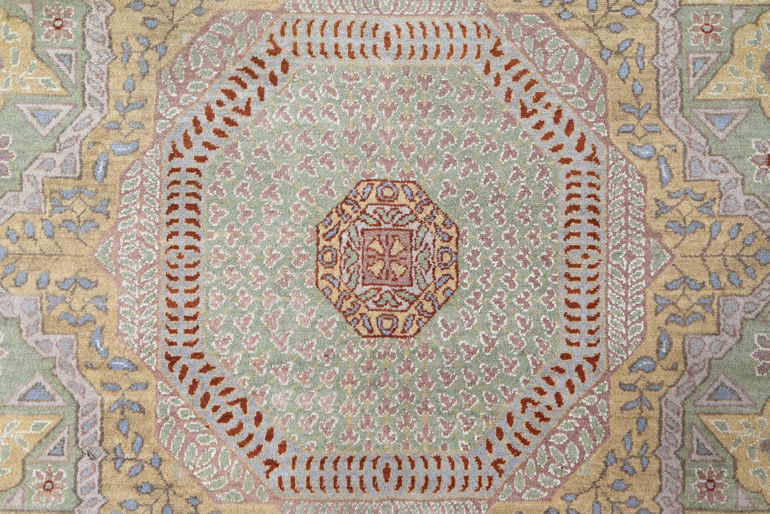 green Large rug 8' 0" x 10' 4"