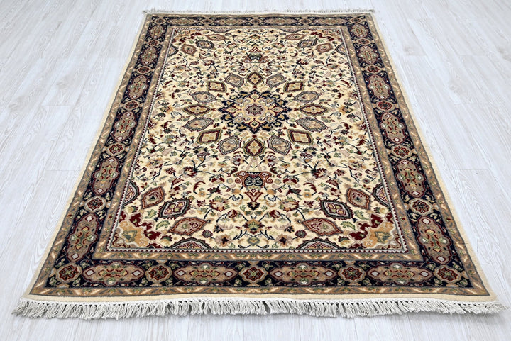 white Medium rug 4' 4" x 6' 9"