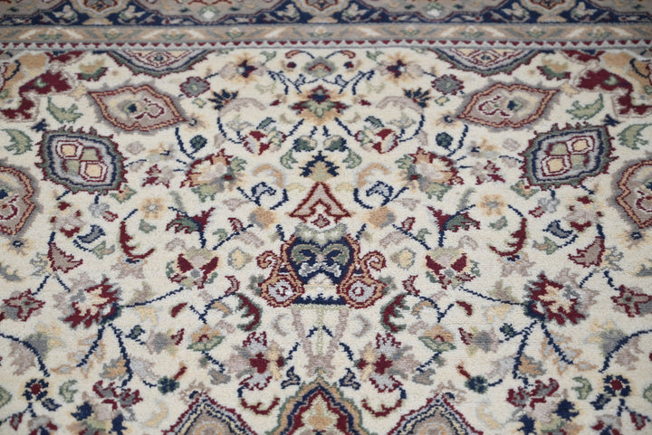 white Medium rug 4' 4" x 6' 9"