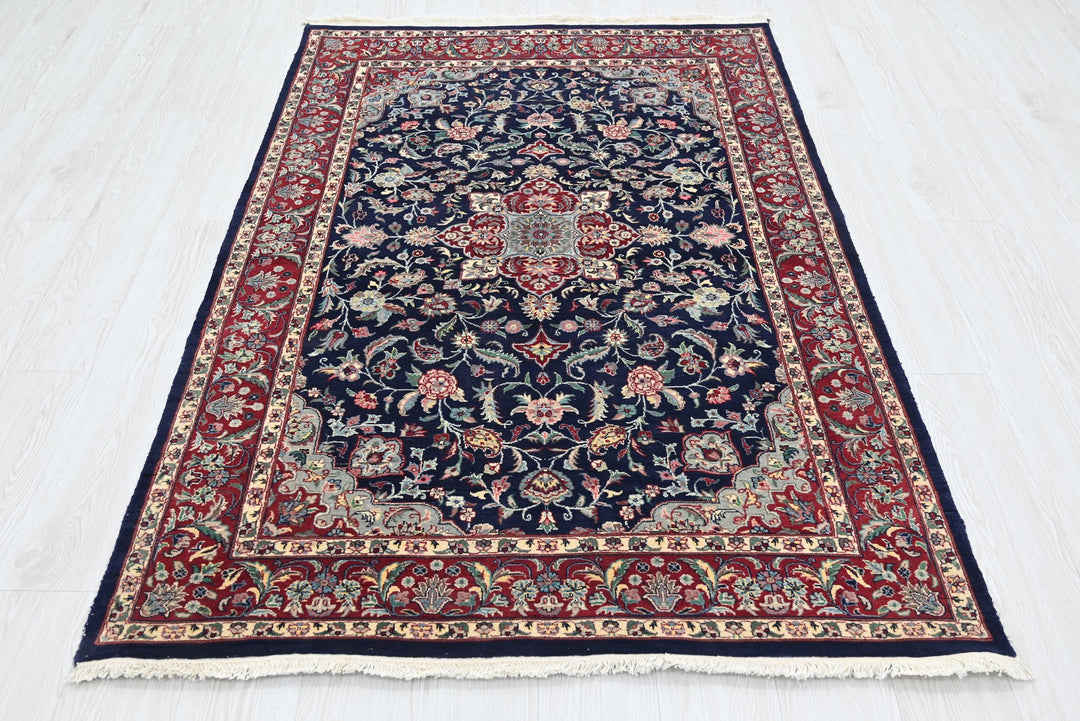 blue Accent rug 4' 0" x 6' 4"