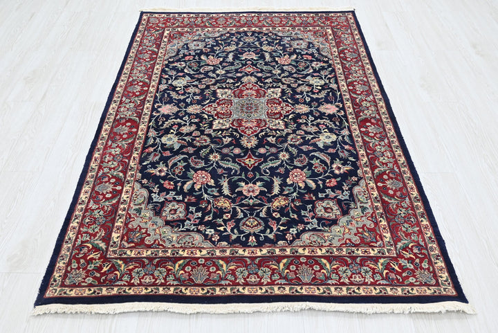 blue Accent rug 4' 0" x 6' 4"