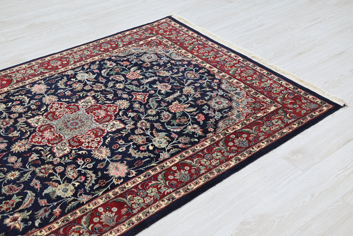blue Accent rug 4' 0" x 6' 4"